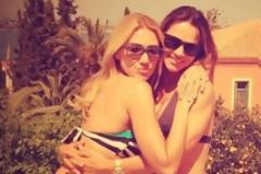 H καλοκαιρινή Έλενα Παπαβασιλείου αναστατώνει τις Σπέτσες