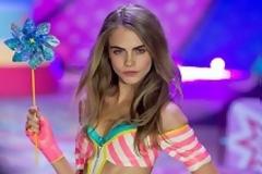 Μοντέλο της Victoria 's Secret εκτέθηκε όταν της έπεσε σακουλάκι με ηρωίνη