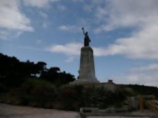 Φωτογραφία για Εικόνες πλήρους εγκατάλειψης στο Άγαλμα της Ελευθερίας στην Μυτιλήνη