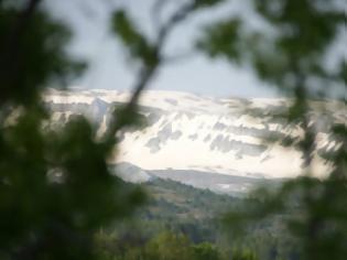 Φωτογραφία για Άνοιξη, 30 βαθμούς η θερμοκρασία και τα βουνά του Ζαγορίου έχουν χιόνι!
