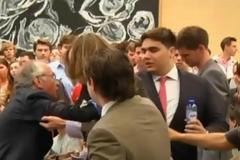 Φοιτητές κυνήγησαν άγρια την Λαγκάρντ [video]