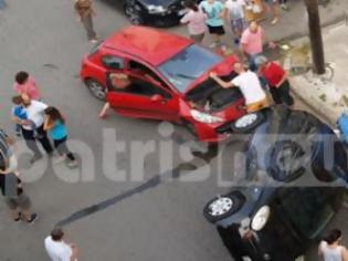 Φωτογραφία για Πύργος: Tροχαίο με... τουμπάρισμα στο κέντρο της πόλης!