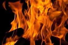 Φωτιά σε φάρμα αγελάδων στα Λύμπια έκαψε 150 μπάλες σανού