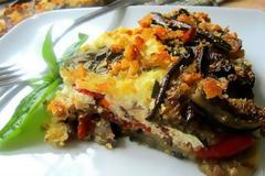 H συνταγή της ημέρας: Σπιτική μελιτζανόπιτα με ντομάτες