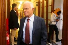 Οι πρώτες απολύσεις χωρίς αξιολόγηση των υπαλλήλων…