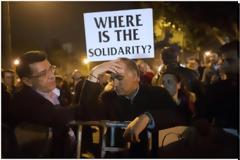 Κύπρος: Οι ολιγάρχες δραπετεύουν ενώ οι μεσαίοι πληρώνουν την κρίση