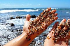 Παραλία από... γυαλί: Η «χωματερή» που αξίζει να επισκεφθείς!