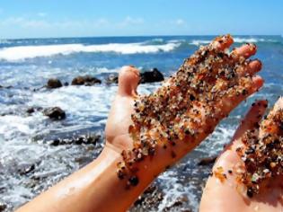 Φωτογραφία για Παραλία από... γυαλί: Η «χωματερή» που αξίζει να επισκεφθείς!