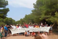 Ανθρώπινη αλυσίδα στο δάσος της Ελαίας με Πρωτομαγιάτικο γλέντι...