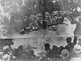 Φωτογραφία για Κατάθεση στεφάνων στη μνήμη των νεκρών αγωνιστών του Μάη του ‘36