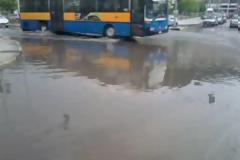 Μέσα σε 5 λεπτά έντονης βροχόπτωσης πλημμύρισε και πάλι η Καστοριά