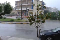 Άνοιξαν οι ουρανοί στα Τρίκαλα