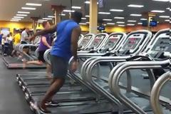 «Μoon walking»… στο διάδρομο γυμναστικής! [video]
