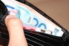 Πτώση στα επιτόκια καταθέσεων σύμφωνα με την ΤτΕ