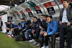 Πετράκης και Δερμιτζάκης περιμένουν στο...ακουστικό τους!