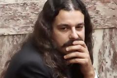 Eκτός ελέγχου ο Μπαρμπαρούσης ε μετά την επίθεση στην γυναίκα του