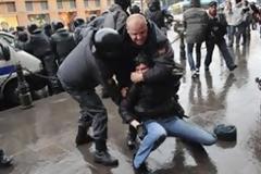 Δεκατέσσερις συλλήψεις σε συγκέντρωση κατά του Πούτιν στη Μόσχα