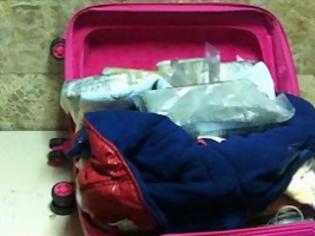 Φωτογραφία για Μητέρα μετέφερε κοκαΐνη στη βαλίτσα του παιδιού της