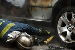 Στις φλόγες τυλίχθηκε σταθμευμένο ΙΧ λίγο μετά τα μεσάνυχτα