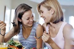 20 σημάδια που δείχνουν πως αρχίζουμε να μοιάζουμε στη μαμά μας!