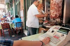 Στουρνάρας: Δε μειώνεται ο ΦΠΑ στην εστίαση και ο ΕΦΚ στα καύσιμα