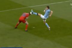 Του πήρε το...κεφάλι!