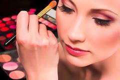 Σωστό μακιγιάζ για επιδερμίδες με ακμή