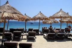 Πάτρα: Ξεχάστε τα τραπεζάκια, τις δωρεάν ξαπλώστρες και τις ομπρέλες στην πλαζ - Ο νέος νόμος 