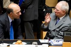 Σόιμπλε: Εμπιστοσύνη στις μεταρρυθμιστικές προσπάθειες της Γαλλίας