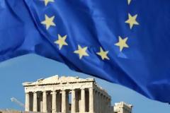 Ο υπνωτισμός αισιοδοξίας είναι το τελευταίο χαρτί των χρήσιμων ηλίθιων