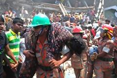 Στους 1.000 έφτασαν οι νεκροί από την κατάρρευση κτηρίου στο Μπαγκλαντές