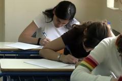 Από μια κλωστή κρέμονται οι πανελλαδικές