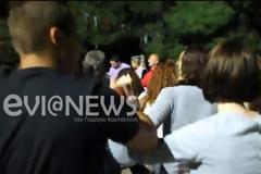 Βόρεια Εύβοια: Όταν είδαν τον παπά αντί να κάνουν τον σταυρό τους άρχισαν τον χορό!