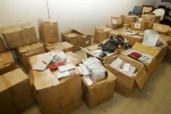 Αποθήκες με προϊόντα μαϊμού στην Ομόνοια