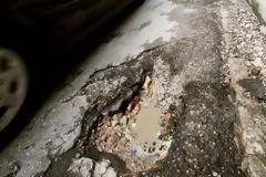 Πάτρα: O Δήμος διευκρινίζει από που προέρχονται οι λακκούβες στους δρόμους