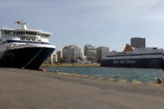 Φέρνουν «πλοίο ασφαλείας» κατά των απεργιών των ναυτικών