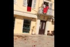 Σοβαρό ατύχημα στο έθιμο με τα κανάτια στην Κέρκυρα [video]