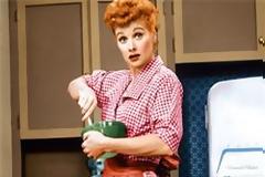 Πόσα θα έβγαζε μια γυναίκα - μάνα αν θα πληρωνόταν για τις δουλειές του σπιτιού;