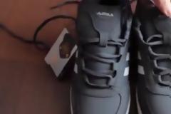 Αγόρασε κινέζικο παπούτσι «μαϊμού» και του βγήκε αυθεντικό... Adidas [video]