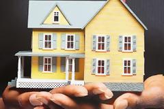 Κατρακυλούν οι τιμές των ακινήτων - Επεσαν κατά 29% μέσα σε δυο χρόνια