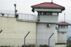 ΕΝΑΣ ΝΕΚΡΟΣ ΣΕ ΣΥΜΠΛΟΚΗ ΚΡΑΤΟΥΜΕΝΩΝ ΣΤΙΣ ΦΥΛΑΚΕΣ ΓΡΕΒΕΝΩΝ