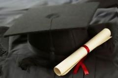 Στην Ελλάδα αγοράζεις εύκολα μεταπτυχιακό με 1.000 ευρώ από εταιρεία που τα γράφει