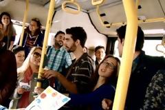 Ντου-bium στα λεωφορεία [video]