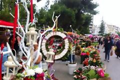 Πάτρα: Πλήθος κόσμου στα Ψηλαλώνια για την υποδοχή του Mάη – Δείτε φωτό