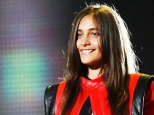 Φωτογραφία για Εγκατέλειψε τη γιαγιά της η Paris Jackson