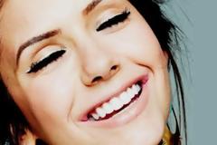 Ψηφίστε λευκό για ένα μοντέρνο μακιγιάζ