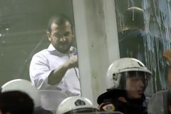 Οπαδοί της ΑΕΚ ψάχνουν να βρούν τον Αδαμίδη, αλλά μάταια