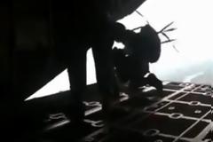 ΒΙΝΤΕΟ-Το αλεξίπτωτο άνοιξε... νωρίς