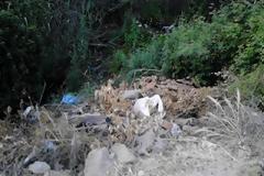 Χωματερή έχει γίνει το ρέμα στα Τριαντείκα  με σύνορα  το  Ελαιόφυτο στο Αγρίνιο