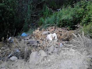 Φωτογραφία για Χωματερή έχει γίνει το ρέμα στα Τριαντείκα  με σύνορα  το  Ελαιόφυτο στο Αγρίνιο
